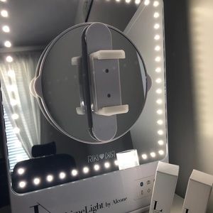 Riki mirror with old Limelight by Alcone branding